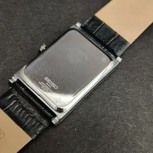 Vintage Style Seiko Quartz Mens Silver Watch & Blue accents W/ Leather Strap - Picture 4 of 4